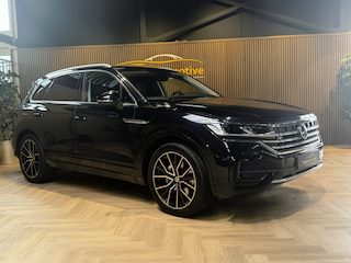 Volkswagen Touareg (R LINE) | grijs kenteken | BANKEN ZITTEN ERBIJ VOOR GEEL KENTEKEN |