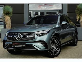 Mercedes-Benz GLC 300e 4MATIC AMG Line | 313 PK | AMG Line | Panoramadak | 360° Camera | Burmester | Mercedes-Benz GLC 300e 4MATIC AMG Line met 313 PK, een 2.0-liter viercilinder turbobenzinemotor met plug-in hybride aandrijving en automatische transmissie. Uitgerust met sportieve AMG-stylin