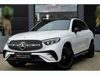 Mercedes-Benz GLC 300e 4MATIC AMG Line | 313 PK | AMG Line | Panoramadak | 360° Camera | Mercedes-Benz GLC 300e 4MATIC AMG Line met 313 PK, een 2.0-liter viercilinder turbobenzinemotor met plug-in hybride aandrijving en automatische transmissie. Uitgerust met sportieve AMG-stylin