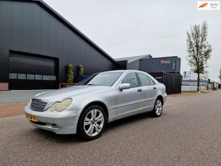 Mercedes-Benz C-klasse 200 K. Elegance CARPLAY AIRCO 3 X SLEUTELS