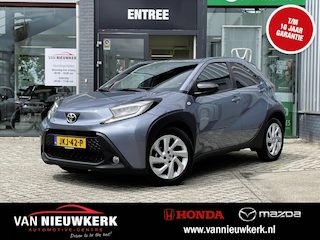 Toyota Aygo 1.0 VVT-i Pulse | Carplay & Android | Parkeercamera | Stoelverwarming | Adaptieve Cruisecontrol | Climatecontrol | LED Verlichting |