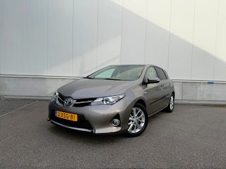 Toyota Auris 1.8 Hybrid Dynamic - Airco / Navi / Cruise / Camera / Parkeers. / Pano / NAP