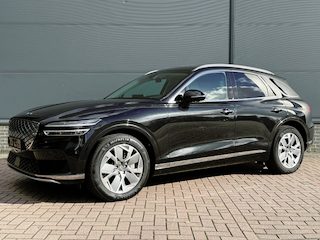 Genesis GV70 Sport 4WD / 490 PK / 4WD vierwielaandrijving / Sport uitvoering / 21 inch lichtmetalen velgen / Nappa lederen bekleding / Elektrisch verstelbare stoelen / Stoelverwarming / Stuurverwarming / Adaptieve cruise control / Navigatiesysteem / Digitaal instrumentenpaneel / Achteruitrijcamera / Elektrische achterklep / Keyless entry & start / LED verlichting / Apple CarPlay & Android Auto