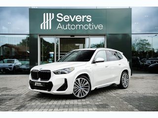 BMW X1 xDrive25e | M Sportpakket Pro | Panoramadak | Trekhaak | Harman en Kardon | Stuurverwarming | Comfort Acces