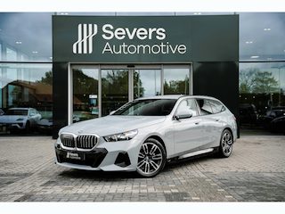 BMW 5-serie Touring 530e xDrive | M Sportpakket | Driving Assistant Plus | Trekhaak | Stuurverwarming