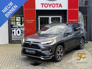Toyota RAV4 2.5 Plug-in Hybrid AWD Style TREKHAAK APPLE/ANDROID LEDER STOEL/STUUR/VOORRUITVERWARM. ELEK. ACHTERKLEP. 1.500KG-TREK. CAMERA P-SENSOREN KEYLESS