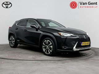Lexus UX 250h Preference Line | Dodehoek detectie | Parkeersensoren voor/achter | Camera | LED | Apple Carplay / Android Auto | Keyless | Adaptive Cruise | Clima | 18 inch