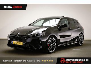 BMW M135 xDrive | PANORAMADAK | HEAD UP | STUURVERWARMING | 360 CAMERA | 19"