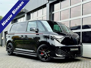 Volkswagen ID. Buzz Dark Edition | Automaat | Camera | Stoelverwarming | Spoilerset | Standkachel | 3-zits | Achterdeuren | Adaptive Cruise | Ex btw
