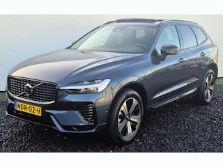 Volvo XC60 2.0 T6 Phev AWD Plus Dark 19” Wielen - Panoramadak - Lighting – Harman Kardon Audio - 360 Cam - Alarm - Climate - Privacy Glass – 2250 KG Trekgewicht - RA000 Interieur Zwart Leder – Power seats met memory - Full led koplampen
