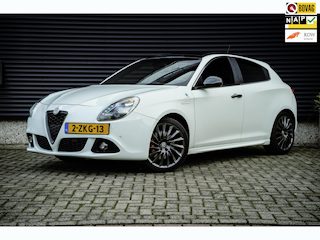 Alfa Romeo Giulietta 1.750 Turbo Veloce | Org. NL-Auto! | Panoramadak | Xenon | Cruise Control | Bianco Pastello | Navi |