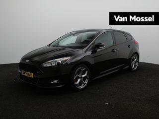 Ford Focus 2.0 ST | Winterpakket | Achteruitrijcamera | Sportstoelen | Lichtmetalen Velgen |