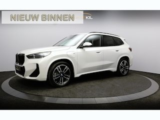 BMW X1 xDrive25e 1e eigenaar / Harman Kardon / Keyless / Memory / 360 Camera / HUD / Pano dak / Leer / LED / Elektr. Stoelen