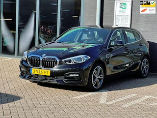 BMW 118i Executive Edition/2E EIG/NAVI/CARPLAY/LED/NL AUTO NAP!!