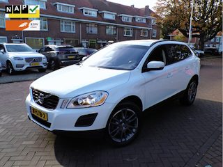 Volvo XC60 2.0T Kinetic AUTOMAAT PANODAK TREKHAAK