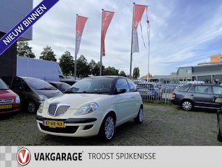 Lancia Ypsilon 1.4-16V Oro,Airco,Elektrischpakket,Stuurbekrachting,Centraledeurvergrendeling op Afstand,APK 31-01-2027,16 Inch Lmv