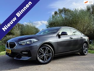 BMW 218i High Executive Automaat / 1e Eigenaar / Camera / Leder / Stoelverwarming / Navi / 17" Velgen / LED /
