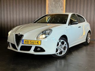 Alfa Romeo Giulietta 1.4 T Sprint Automaat F1 Xenon Cruise Clima PDC