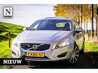 Volvo V60 2.4 D6 AWD Plug-In Hybrid Pure Limited |Nap |Pano