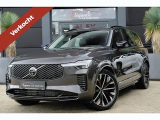 Volvo XC90 2.0 T8 FACELIFT Plug-in hybrid AWD Ultra Dark | 455 PK | Panoramadak | Bowers & Wilkins | Luchtvering | Trekhaak | Volvo XC90 2.0 T8 FACELIFT Plug-in hybrid AWD Ultra Dark met 2.0 liter 4-cilinder benzinemotor en plug-in hybride aandrijving, voorzien van panoramadak, Bowers & Wilkins premium audiosysteem,