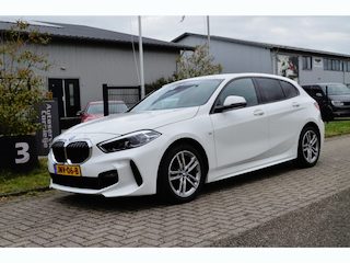 BMW 118i High Executive M pakket, Carplay, Camera, Led