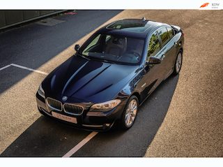 BMW 528i NAP l NW DISTR. KETTING l PANO l CRUISE l MEMORY l STOELVERWARMING