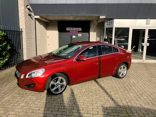 Volvo S60 2.0 D3 Summum / UNIEKE KM STAND / NAVI / ALU VELGEN / EURO-5 / NIEUW !!!