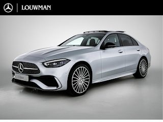Mercedes-Benz C-klasse 300 e 140 Years Edition | Premium Plus | Nightpakket | Trekhaak | Panoramaschuifdak | 360° camera | GUARD 360° Plus | Middenconsole metaalstructuur | 19" multispaaks lichtmetalen AMG-velgen |