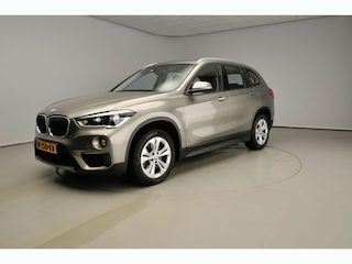 BMW X1 sDrive20i High Executive Automaat | Trekhaak (1800kg) | Dealer onderhouden | Navigatie | Parkeersensoren | 17"