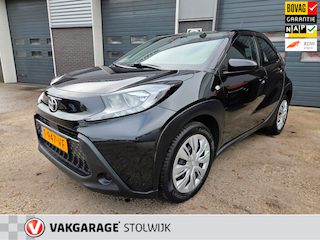 Toyota Aygo 1.0 VVT-i MT Play, Nederlandse auto, Weinig KM, Trekhaak, AUR Camera, Telefoon, Cruise Controle.