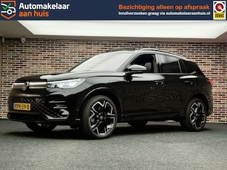 Volkswagen Tiguan 1.5 eHybrid R-Line Edition Panoramadak, Trekhaak, Massagestoelen| SOH 100%