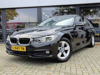 BMW 3-serie Touring 320i Luxury + PANO DAK + LED + HALF LEER