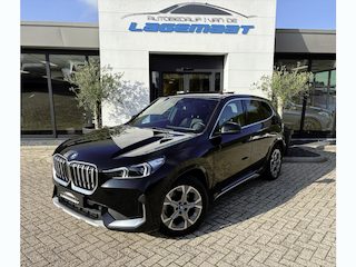 BMW iX1 30 xDrive | Pano | Trekhaak | Harman & Kardon | Memory seat |