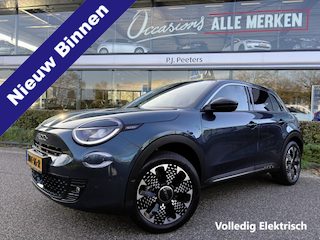 Fiat 600 e La Prima 54 kWh Achteruitrijcamera - Apple carplay - Airco - Draadloze telefoonlader - Parkeersensoren - Navigatie - Licht metalen velgen 18 inch - Stoelverwarming - Voorstoelen met massagefunctie - Led verlichting - Mistlampen - Stuur multifunctioneel - Bluetooth - Cruise control - Dodehoekdetectie - Elektrische ramen - Extra getint glas achter - Keyless start/entry