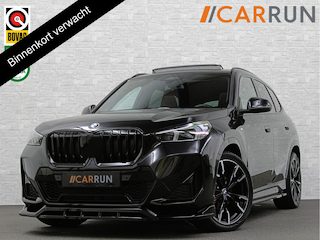 BMW X1 18i M-Sport Performance | Panorama | Trekhaak | Origineel Nederlands | Sfeerverlichting | Carplay | 19 inch | Getint Glas | DAB | Sportstoelen | Camera | Autom. Achterklep |