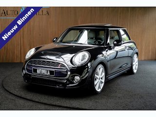 Mini Mini 3-Deurs 2.0 Panodak HUD Navi Leder Camera PDC Carplay Keyless Go & Entry LM velgen Zwarte binnenhemel Stoelverwarming Sportstoelen LED