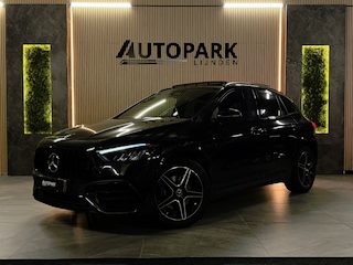 Mercedes-Benz GLA 200 AMG Line PANO|KEYLESSS|CARPLAY|CAMERA|SFEERVERLICHTING|DEALER ONDERHOUDEN|NIGHTPAKKET|TREKHAAK|VOL!