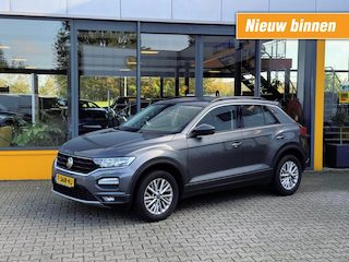 Volkswagen T-Roc 1.5 DSG 150pk Style Business - trekhaak - adaptive cruise - stoelverwarming