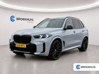 BMW X5 XDRIVE50E 483PK HIGH EXECUTIVE M-SPORT PRO AUTOMAAT / NAVI / LEDER / LASER-LED / CLIMA / 22" LMV / KEYLESS / SOFT-CLOSE / ORG. NL / SKYLOUNGE PANO. DAK / CAMERA / LUCHTVERING / HARMAN KARDON / ADAPT. CRUISECONTROL / WINTERPAKKET !!