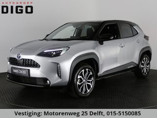 Toyota Yaris Cross 1.5 HYBRID DYNAMIC BITONE SILVERLINE GARANTIE 2035 NAVIGATIE . STUUR EN STOEL VERWARMING . ADAPTIEVE CRUICE CONTROL .
