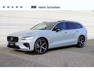 Volvo V60 2.0 T6 Plug-in hybrid AWD Ultra Dark | Vapour Grey | Nappa Leder / Open Grid Textiel interieur | Extra getint glas achter | 19" 5-triplespaaks Glossy Black Diamond Cut velgen | Elektrisch glazen panorama-dak
