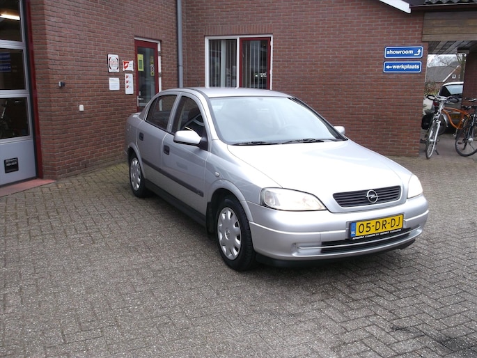 Opel Astra 1.6 I 16V SDN