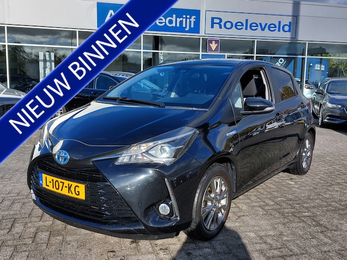 Toyota Yaris 1.5 Hybrid Automaat Dynamic 5-Deurs | Navi | Clima | Cruise | Bluetooth Carkit+Streaming | Rijstrook+Licht+Regensensor | Mistlampen | Privacy Glass | 15''lm