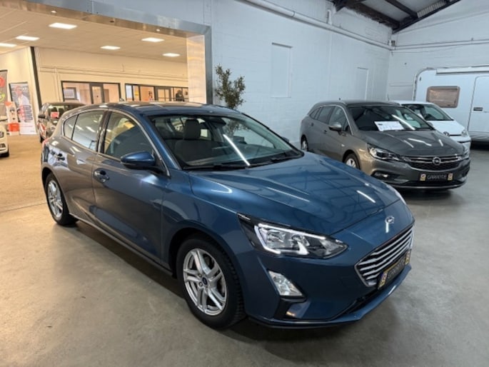 Ford Focus 1.0 EcoB. Tr Ed. bns