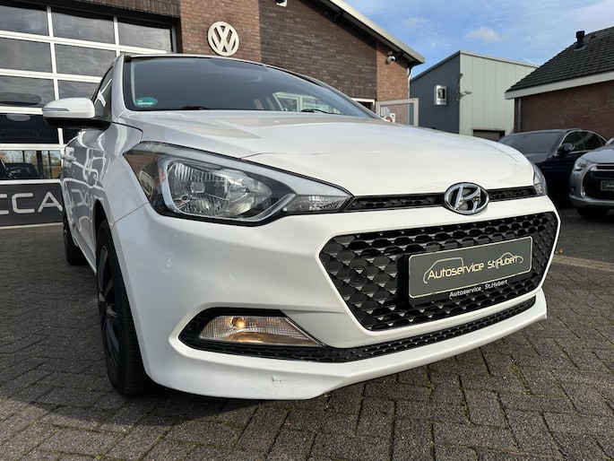 Hyundai i20 1.2 Active. 5-Deurs. White-Black.