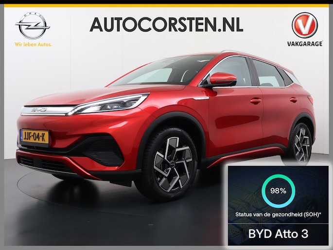 BYD Atto 3 60kWh Design SOH 98% Pano-dak Leer+Elektr.Verst. Warmtepomp Adaptieve Cruise 360°Camera Apple Carplay Android Auto Elektr.Achterklep Design Verkeersbord detectie WiFi DAB Led Rijstrooksensor Keyless Smartphone Entry Fabrieksgarantie tot 12-12-2030/150.000km Garantie. Op de LFP Accu tot 12-12-2030/200.000km €44.000,- Nieuw!