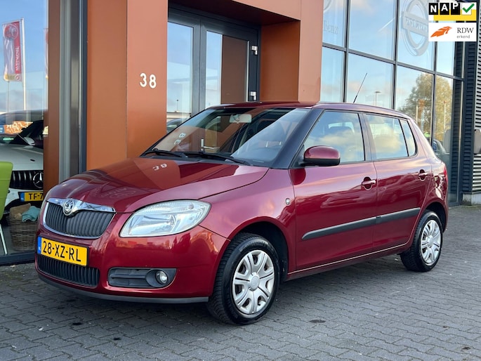 Skoda Fabia 1.6-16V automaat|DAB+|Cruise|Trekhaak|Airco|NAP