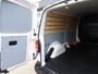 Volkswagen Transporter 2.0 TDI L2H1 Airco Cruise control Telefoonvoorbereiding Usb aansluiting Parkeerhulp achter 1e eigenaar Dealeronderhouden Euro 6 Verlengd Verlengde wielbasis