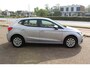 SEAT Ibiza 1.0-96pk TSI Style. NIEUWSTE MODEL. Volautm. airco, camera, elektr ramen v+a, LED verlichting, stoelverwarming, metallic lak, Isofix, LM wielen, Apple Carplay / Android auto etc. In nieuwstaat !