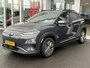 Hyundai Kona Electric EV Premium 64 kWh | BTW-Auto | Lederen Bekleding | Warmtepomp | HUD | Stoel/Stuurverwarming/- & verkoeling | Stuurverwarming | Achteruitrij camera | Apple Carplay/Android Auto | Dodehoek detectie | Keyless | Navigatie |